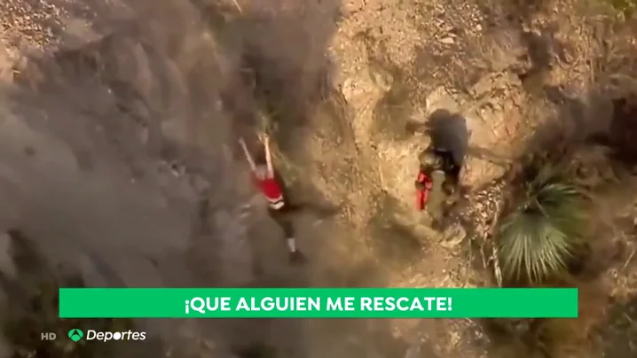 Una excursionista, salvada un segundo antes de precipitarse por un acantilado en una zona monta&ntilde;oza de Los &Aacute;ngeles
