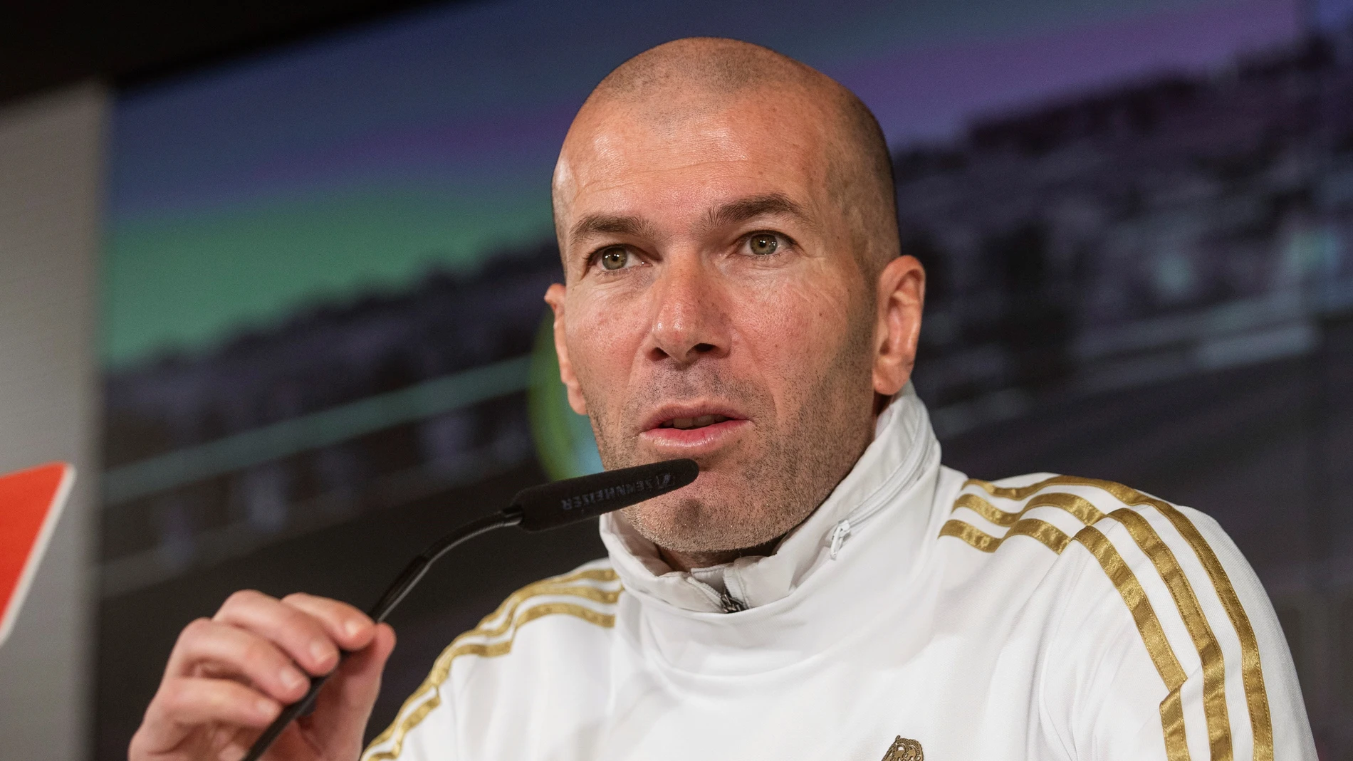 Zinedine Zidane, durante una rueda de prensa. Zinedine Zidane, durante una rueda de prensa.