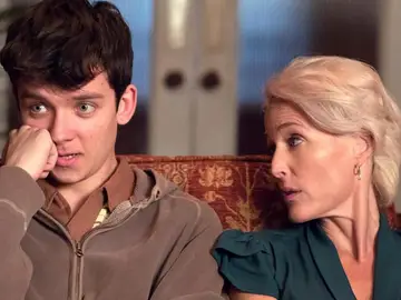 Asa Butterfield y Gillian Anderson en 'Sex Eduaction' Asa Butterfield y Gillian Anderson en 'Sex Eduaction'