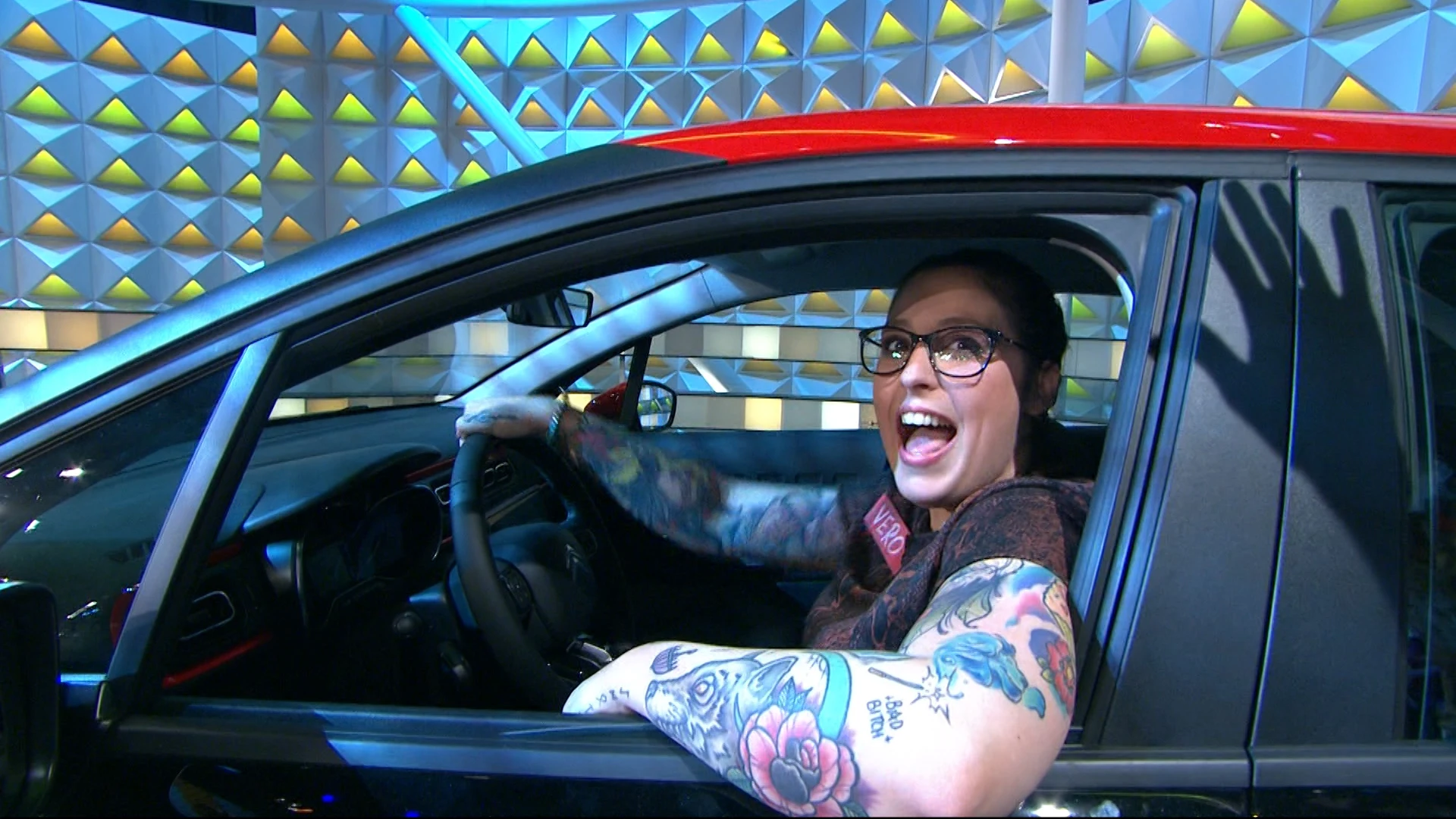 ¡Se ha llevado el coche! Alegría y euforia en 'La ruleta de la suerte' por el gran juego de Vero ¡Se ha llevado el coche! Alegría y euforia en 'La ruleta de la suerte' por el gran juego de Vero