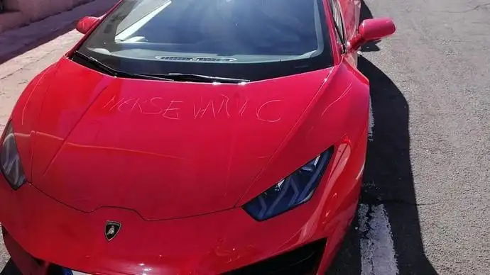 El coche de Viera, rayado El coche de Viera, rayado