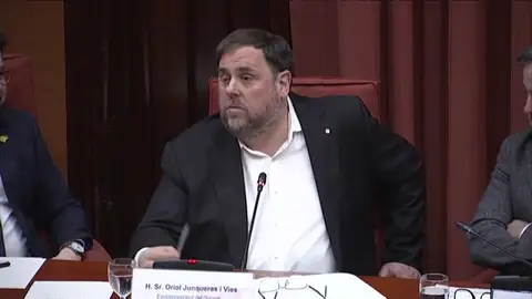Oriol Junqueras: "Hay gente más honrada en la cárcel que los poderosos que nos condenan cada día" Oriol Junqueras: "Hay gente más honrada en la cárcel que los poderosos que nos condenan cada día"