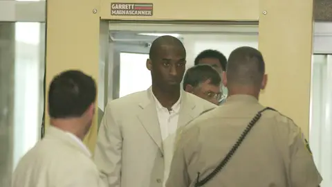Kobe Bryant durante su juicio en 2003 Kobe Bryant durante su juicio en 2003