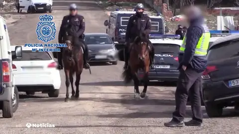 Un hombre logra escapar de un zulo en el que permaneció retenido 36 horas en Madrid Un hombre logra escapar de un zulo en el que permaneció retenido 36 horas en Madrid