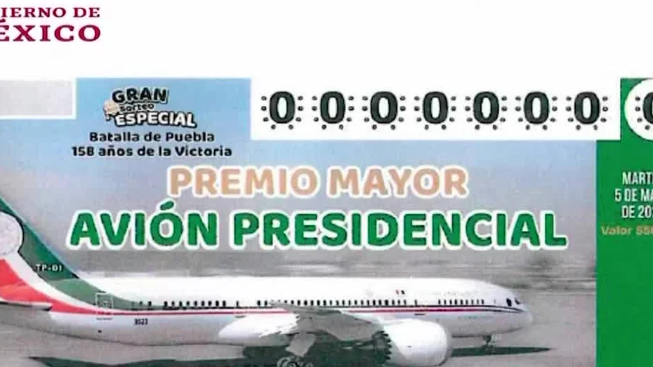 López Obrador presenta las papeletas para rifar el avión presidencial de México López Obrador presenta las papeletas para rifar el avión presidencial de México