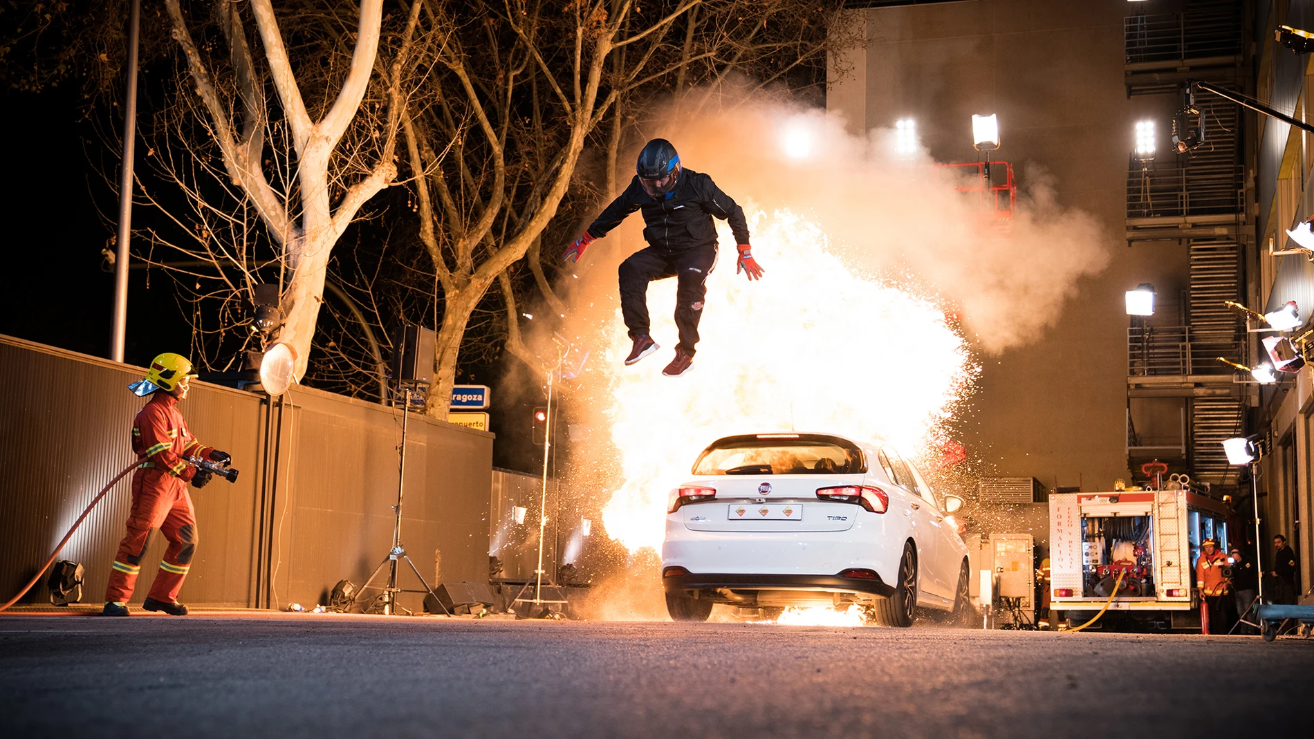 El reto más peligroso de 'El Hormiguero 3.0': Jordi évole y Pablo Motos, en un coche envuelto en llamas