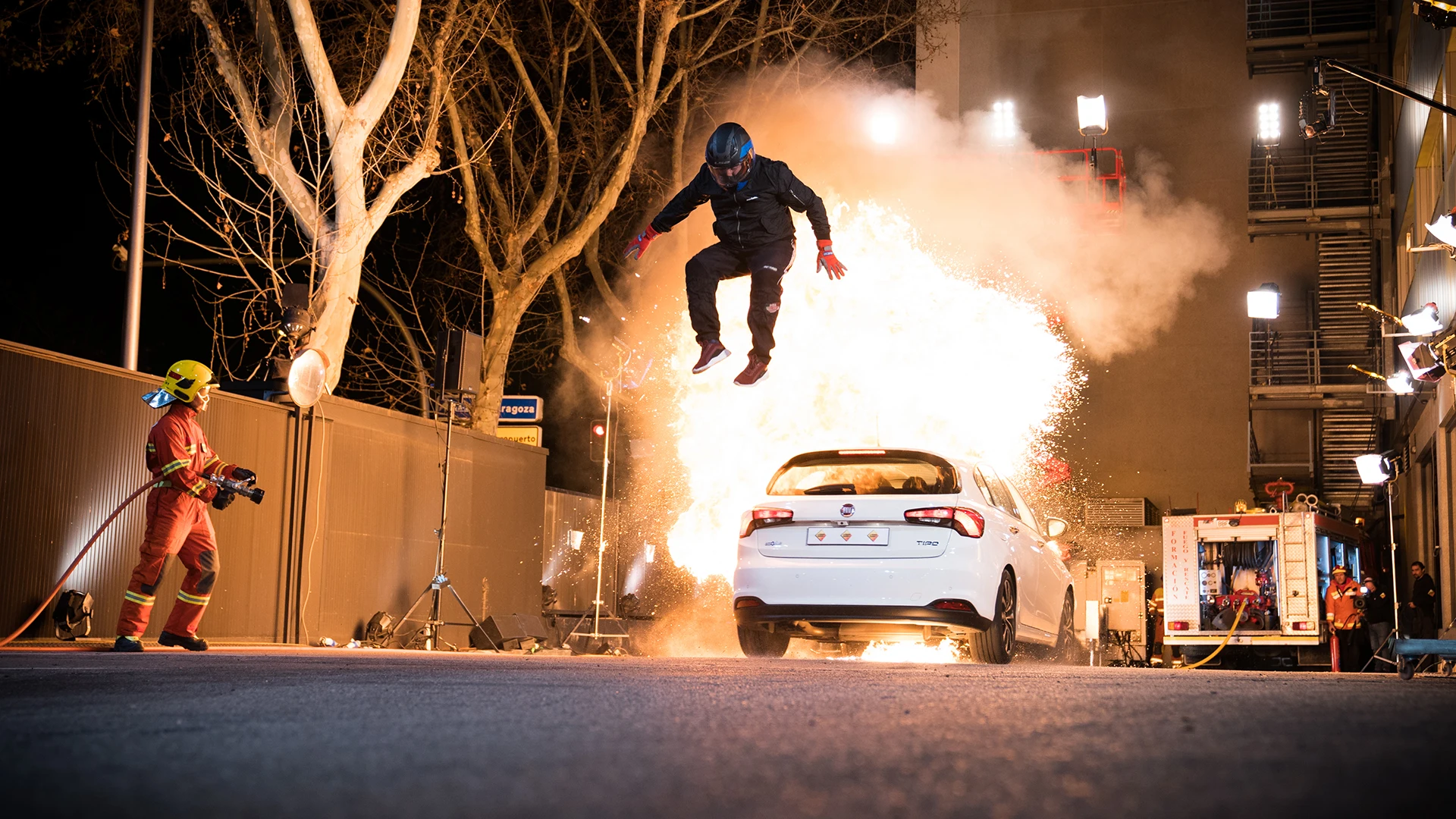 El reto más peligroso de 'El Hormiguero 3.0': Jordi évole y Pablo Motos, en un coche envuelto en llamas El reto más peligroso de 'El Hormiguero 3.0': Jordi évole y Pablo Motos, en un coche envuelto en llamas