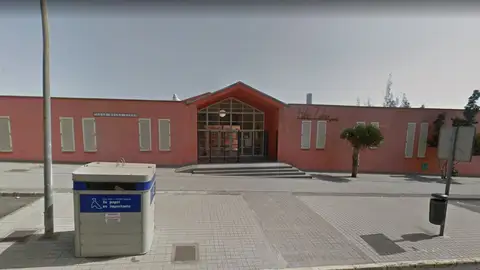 Entrada del colegio Hilda Zudán Entrada del colegio Hilda Zudán