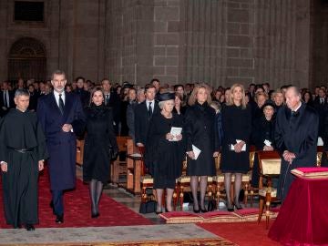 La familia real al completo en el funeral de la infanta Pilar La familia real al completo en el funeral de la infanta Pilar