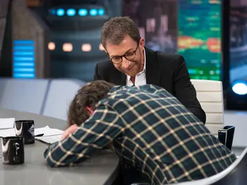 Jordi Évole sufre un principio de cataplexia en pleno directo en 'El Hormiguero 3.0' Jordi Évole sufre un principio de cataplexia en pleno directo en 'El Hormiguero 3.0'