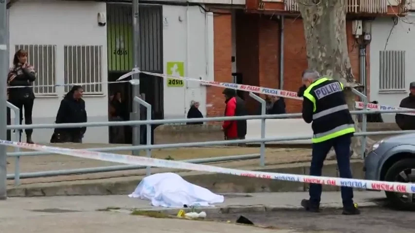 El hombre que ha muerto tiroteado en Salamanca paseaba con su hija pequeña en brazos El hombre que ha muerto tiroteado en Salamanca paseaba con su hija pequeña en brazos