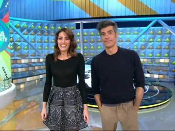 Jorge y Laura, impresionados con el nuevo coche de 'La ruleta de la suerte' Jorge y Laura, impresionados con el nuevo coche de 'La ruleta de la suerte'
