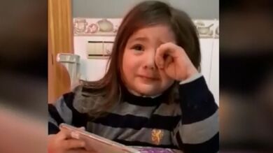 La hija del Chimy Ávila rompe a llorar tras ver la grave lesión de su padre y él la consuela: 