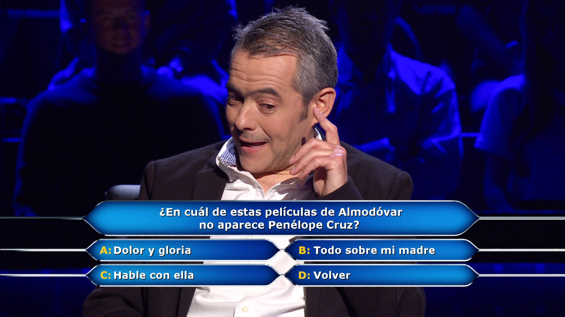Almodóvar deja a Juanpe con 'dolor' y sin la 'gloria' de los 100.000 euros en '¿Quién quiere ser millonario?'