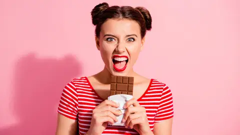 Comiendo chocolate Comiendo chocolate