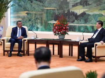 El director general de la Organización Mundial de la Salud (OMS), Tedros Adhanom Ghebreyesus, durante su reunión en Pekín con el presidente chino Xi Jinping 