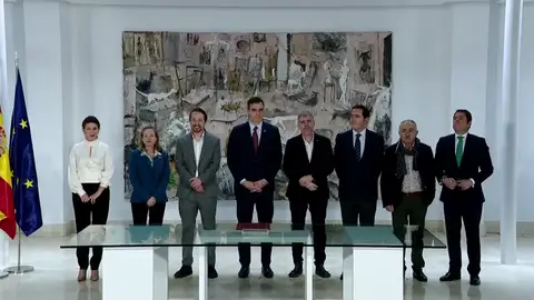 Firma de la subida del SMI con protestas de los agricultores y debate sobre su impacto en el empleo Firma de la subida del SMI con protestas de los agricultores y debate sobre su impacto en el empleo