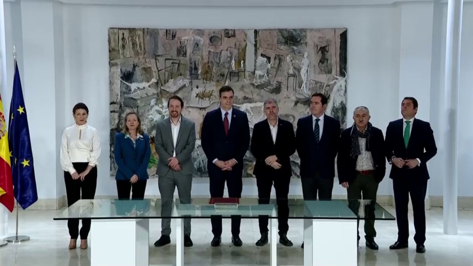 Firma de la subida del SMI con protestas de los agricultores y debate sobre su impacto en el empleo