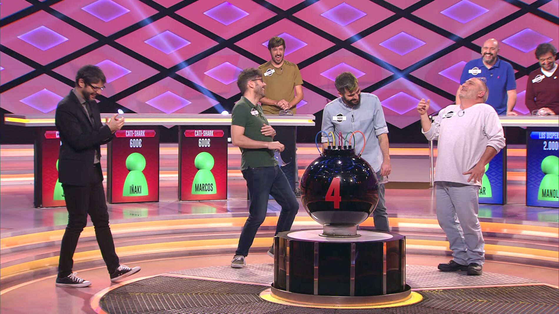 El divertido baile infantil que Marcos, de los 'Cati Shark', le hace a Juanra Bonet en '&iexcl;Boom!'
