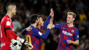 Messi, De Jong y Arthur celebran un gol ante el Leganés