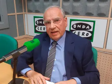 Alfonso Guerra en los estudios de Onda Cero Sevilla Alfonso Guerra en los estudios de Onda Cero Sevilla