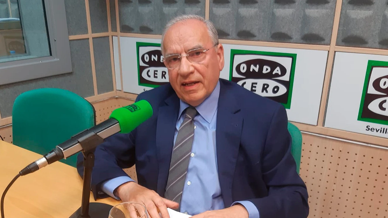 Alfonso Guerra en los estudios de Onda Cero Sevilla Alfonso Guerra en los estudios de Onda Cero Sevilla