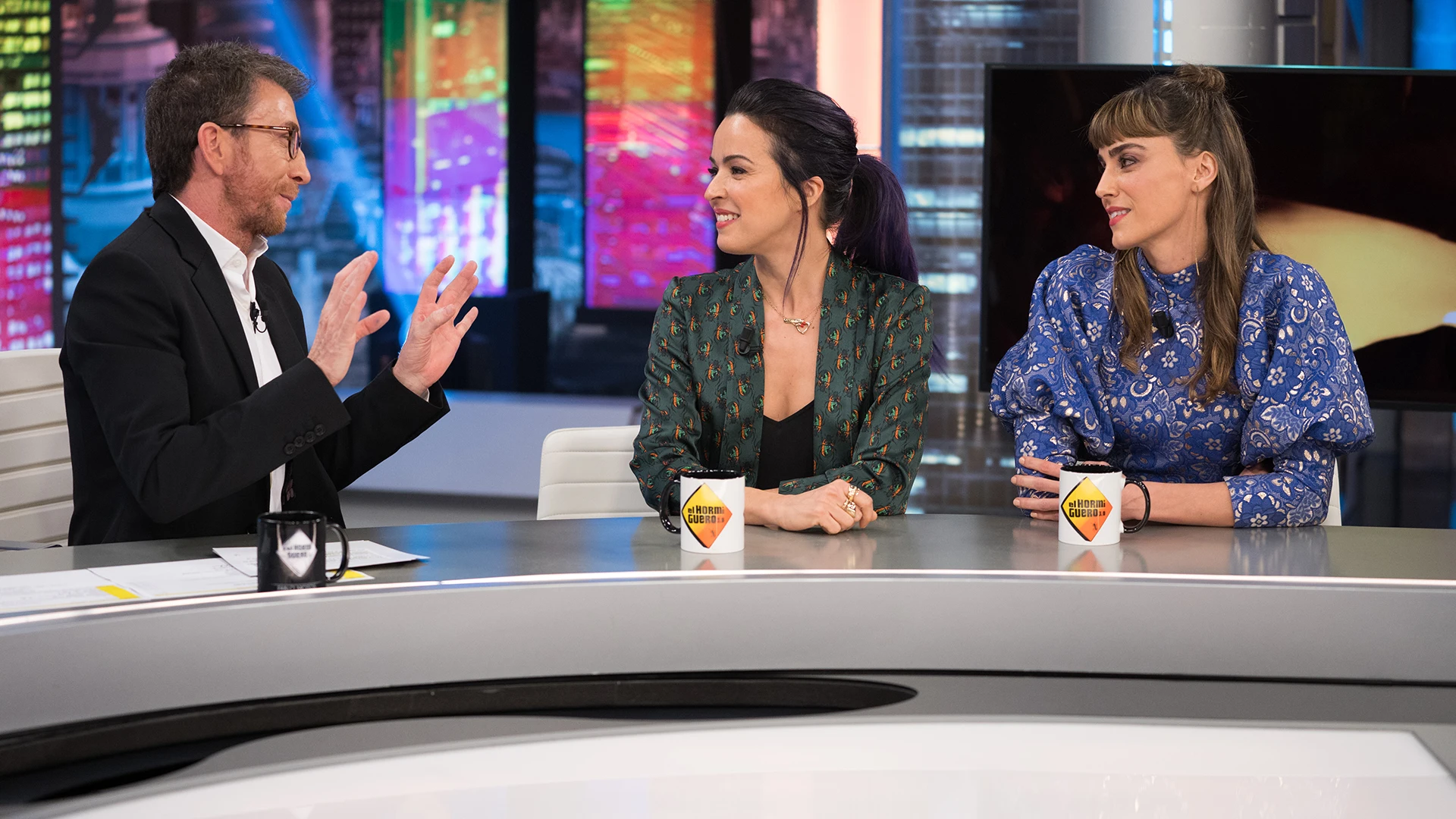 ¿Se puede estar enamorada de dos personas a la vez? Verónica Sánchez e Irene Arcos se sinceran en 'El Hormiguero 3.0' ¿Se puede estar enamorada de dos personas a la vez? Verónica Sánchez e Irene Arcos se sinceran en 'El Hormiguero 3.0'