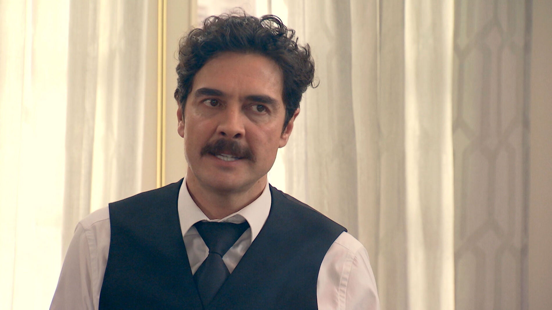 Armando se encara con el culpable de la muerte de Julia