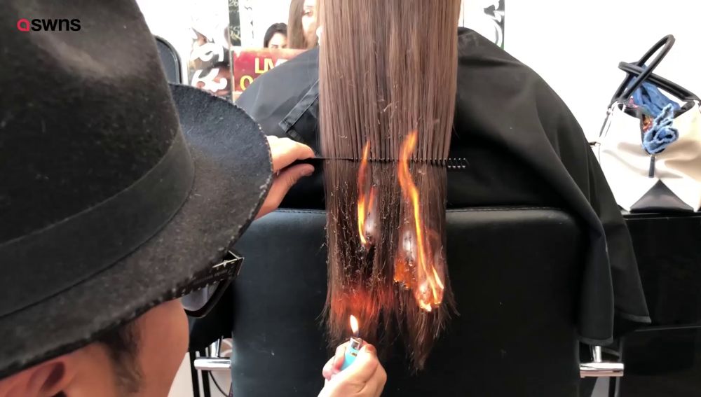 VÍDEO Un peluquero prende fuego al pelo de una clienta