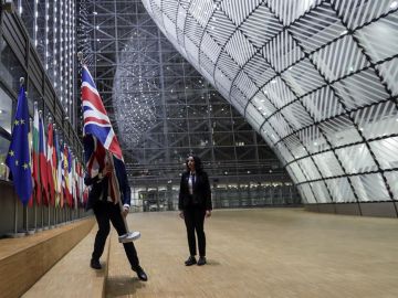 Retiran la bandera de Reino Unido