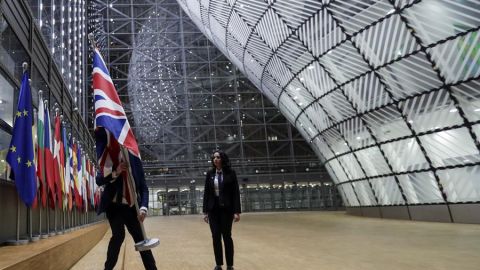 Retiran la bandera de Reino Unido