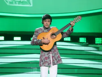 Javi Cantero conquista con ‘Una lágrima’ como Peret Javi Cantero conquista con ‘Una lágrima’ como Peret