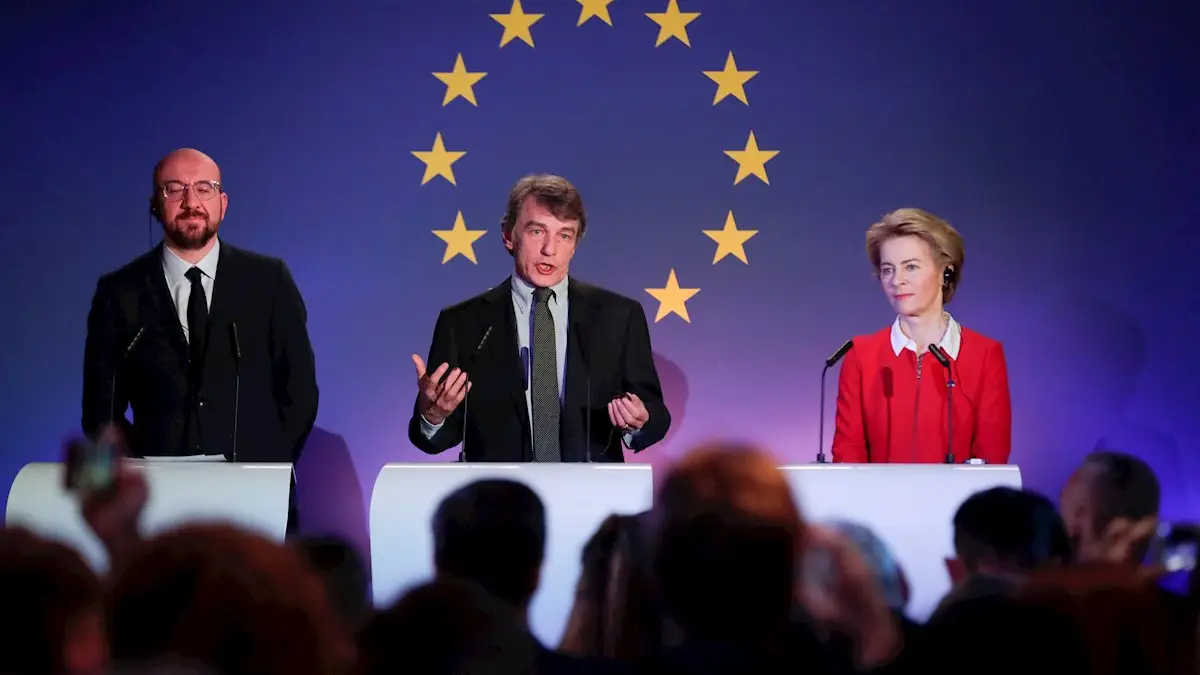 La presidenta de la Comisión Europea, Ursula von der Leyen, el del Parlamento Europeo, David Sassoli, y el del Consejo Europeo, Charles Michel La presidenta de la Comisión Europea, Ursula von der Leyen, el del Parlamento Europeo, David Sassoli, y el del Consejo Europeo, Charles Michel