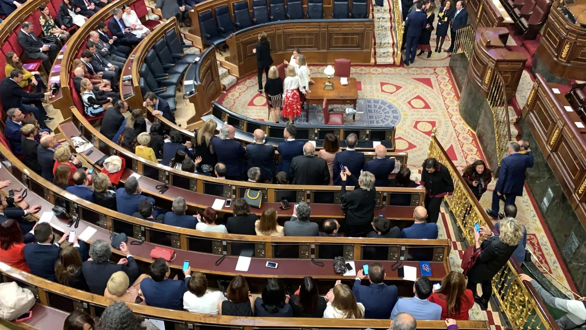 Vox ocupa los escaños de los ministros en el Congreso Vox ocupa los escaños de los ministros en el Congreso