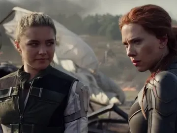 Scarlett Johansson y Florence Pugh en 'Viuda Negra' Scarlett Johansson y Florence Pugh en 'Viuda Negra'