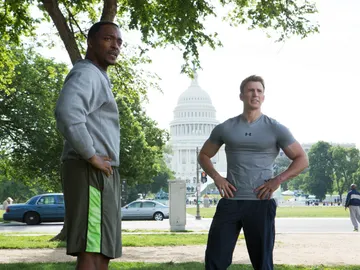 Anthony Mackie y Chris Evans como Falcon y Capitán América en Marvel Anthony Mackie y Chris Evans como Falcon y Capitán América en Marvel