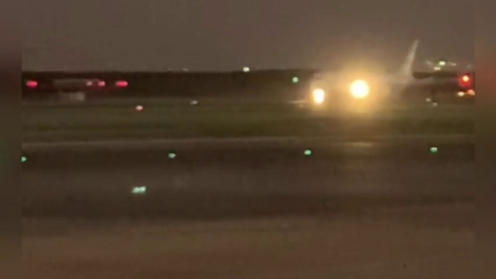 Así ha aterrizado el avión de Air Canada en el Aeropuerto de Madrid