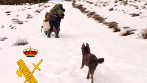 Rescatado tras estar tres meses atrapado por la nieve en Almería Rescatado tras estar tres meses atrapado por la nieve en Almería