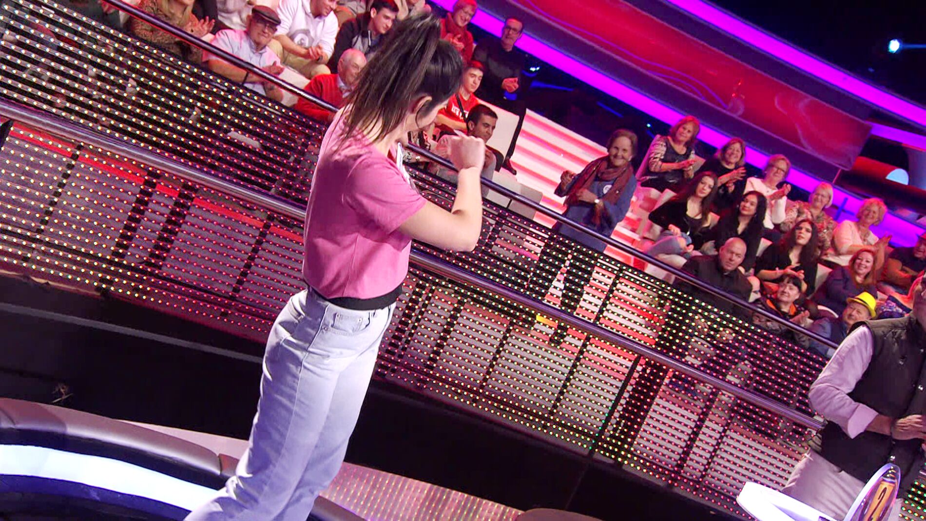 Andrea pone a bailar a Palmira Gog&oacute; con un sugerente mambo en '&iexcl;Ahora caigo!'