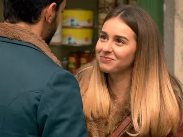 Luisita acepta una cita con Sebas Luisita acepta una cita con Sebas