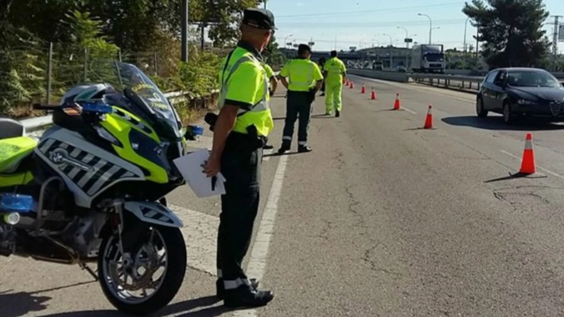 Control de carretera de la Guardia Civil Control de carretera de la Guardia Civil