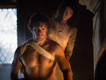 Caitriona Balfe y Sam Heughan en 'Outlander' Caitriona Balfe y Sam Heughan en 'Outlander'
