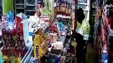 El empleado de un establecimiento 24 horas de Ferrol consigue ahuyentar a un atracador