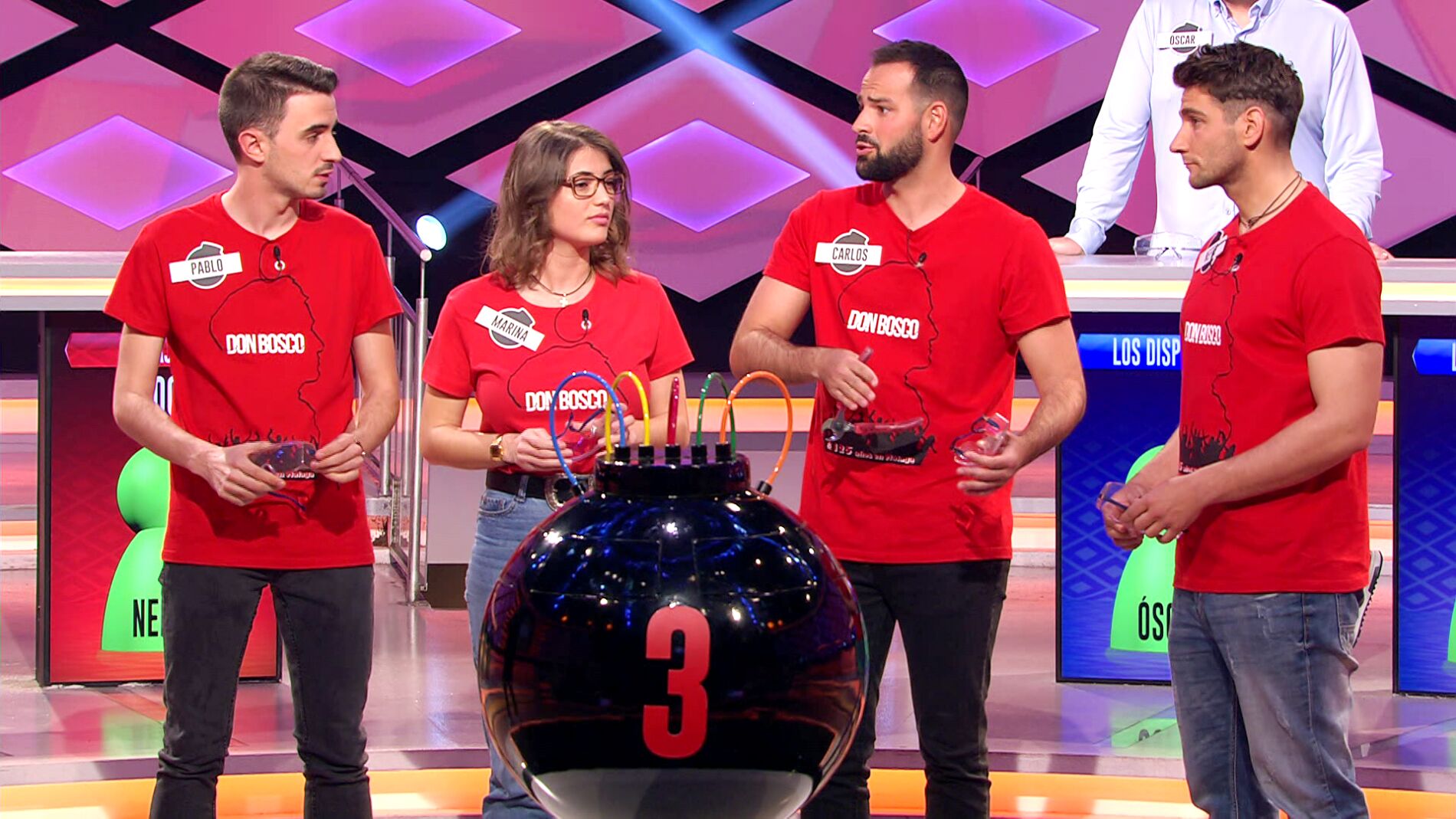 "&iexcl;Qu&eacute; cante!": Juanra Bonet pone en un aprieto a Carlos, de 'Los relajaos', en '&iexcl;Boom!' 