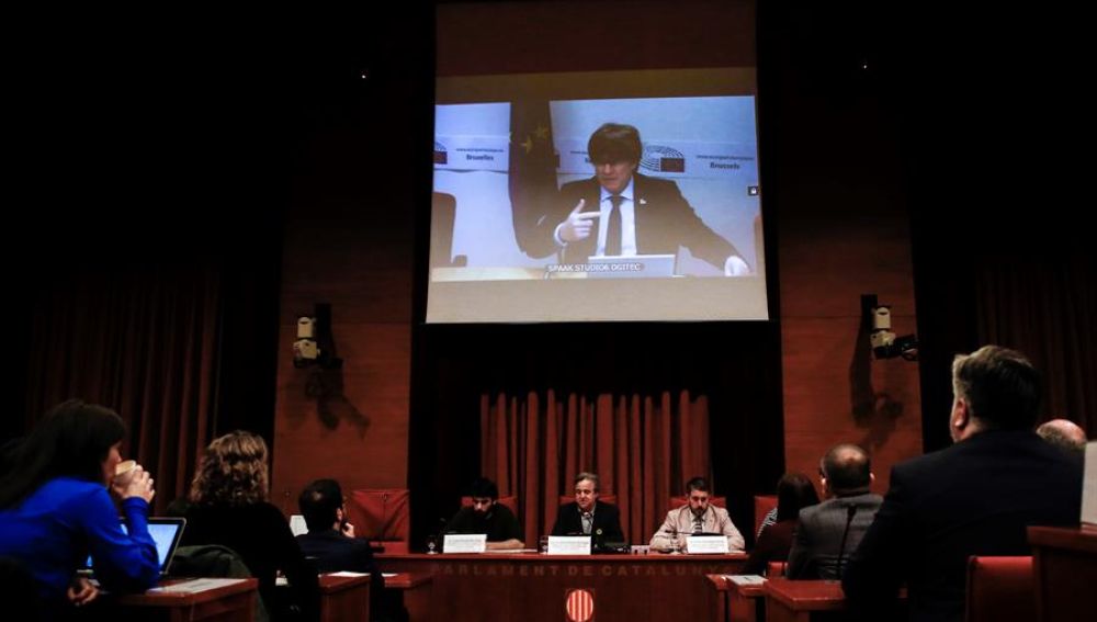 Carles Puigdemont declara por videoconferencia en el Parlament