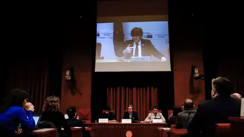 Carles Puigdemont declara por videoconferencia en el Parlament Carles Puigdemont declara por videoconferencia en el Parlament