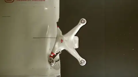 Recreación del impacto de un dron contra una avioneta Recreación del impacto de un dron contra una avioneta