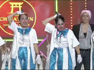 Las componentes de una murga de Santa Cruz de Tenerife se rapan el pelo en el escenario para reivindicar una sanidad humanizada Las componentes de una murga de Santa Cruz de Tenerife se rapan el pelo en el escenario para reivindicar una sanidad humanizada