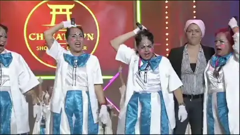 Las componentes de una murga de Santa Cruz de Tenerife se rapan el pelo en el escenario para reivindicar una sanidad humanizada Las componentes de una murga de Santa Cruz de Tenerife se rapan el pelo en el escenario para reivindicar una sanidad humanizada