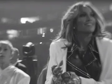 Jennifer López y su hija Emme antes de la actuación en la Super Bowl Jennifer López y su hija Emme antes de la actuación en la Super Bowl